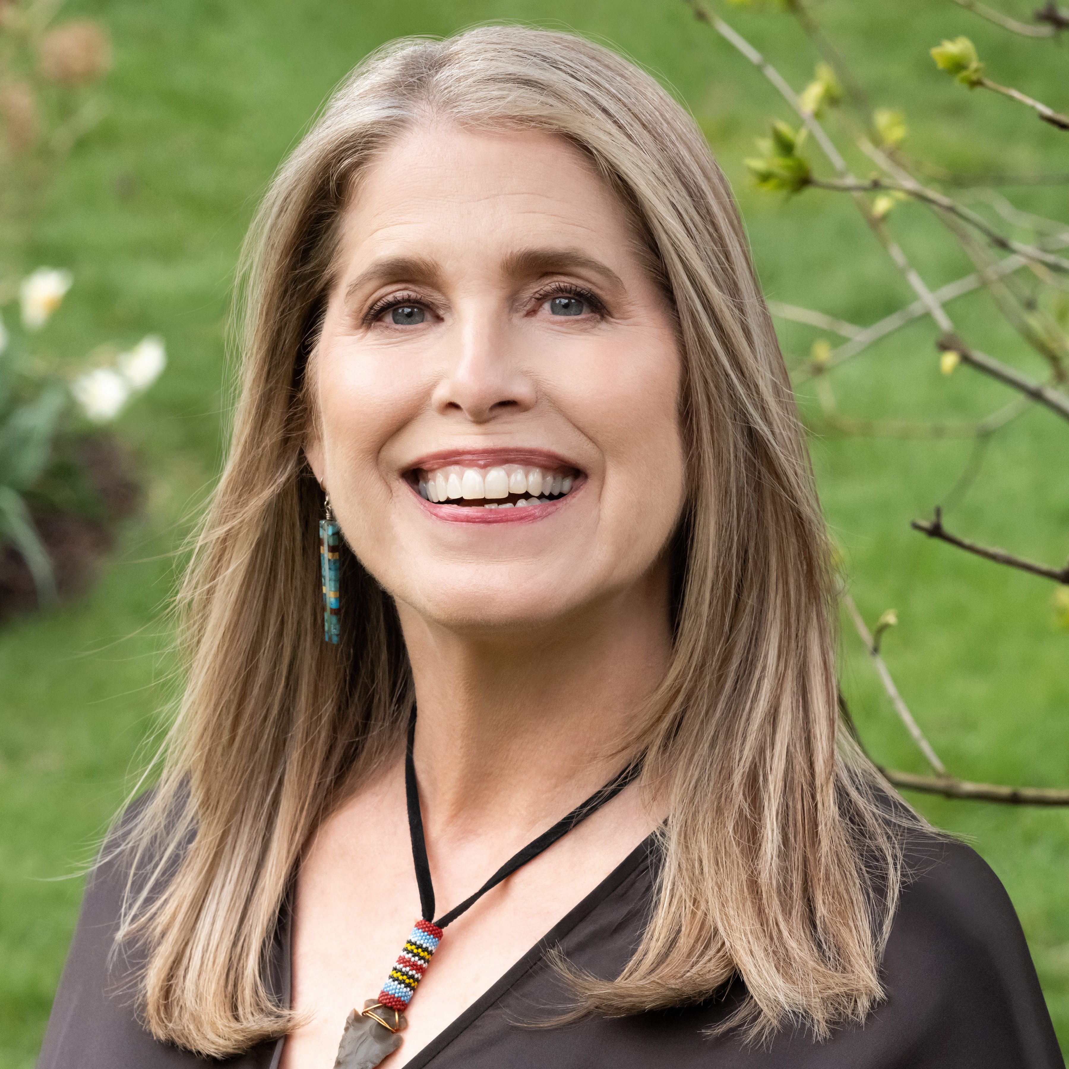 Author Elise Paschen headshot.